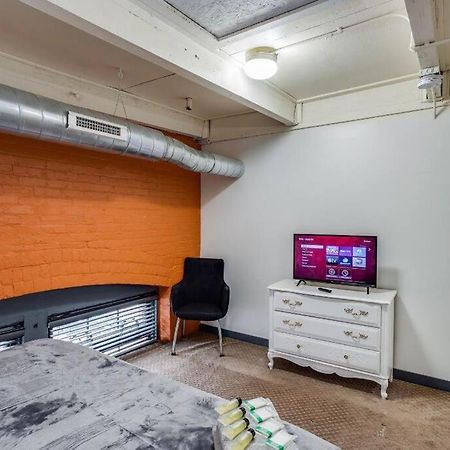 Appartamento Centric Modern Loft W/ King Beds Rochester Esterno foto