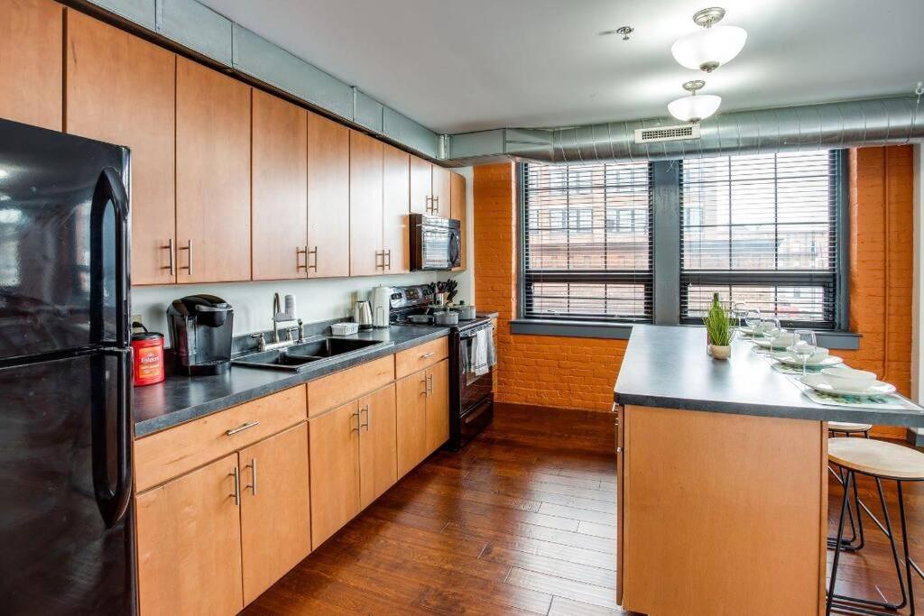 Appartamento Centric Modern Loft W/ King Beds Rochester Esterno foto