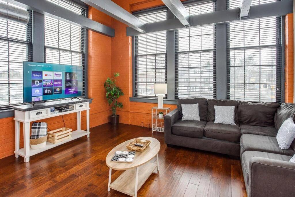 Appartamento Centric Modern Loft W/ King Beds Rochester Esterno foto