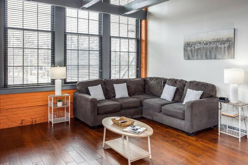 Appartamento Centric Modern Loft W/ King Beds Rochester Esterno foto