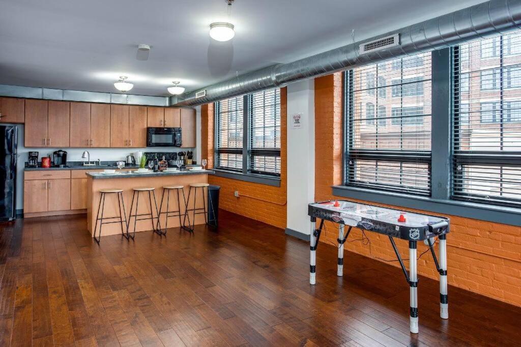 Appartamento Centric Modern Loft W/ King Beds Rochester Esterno foto