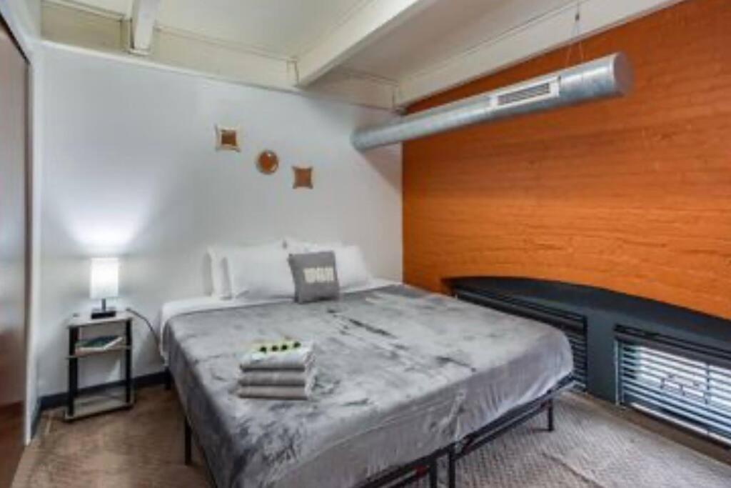 Appartamento Centric Modern Loft W/ King Beds Rochester Esterno foto
