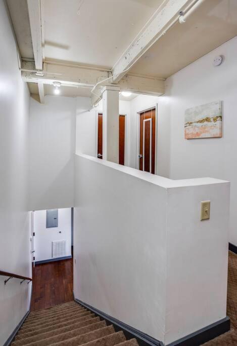 Appartamento Centric Modern Loft W/ King Beds Rochester Esterno foto