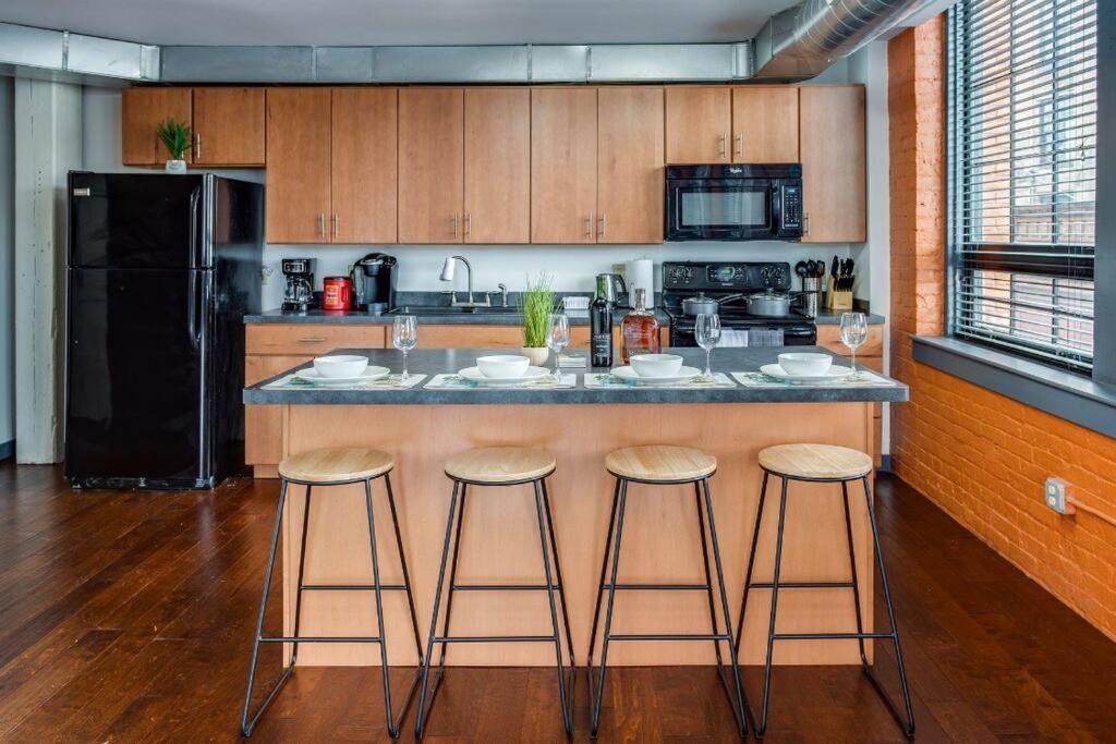 Appartamento Centric Modern Loft W/ King Beds Rochester Esterno foto